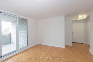 ONE MONTH FREE RENT ! Stunning Bachelor Studio Retreat in the Heart of The Annex !