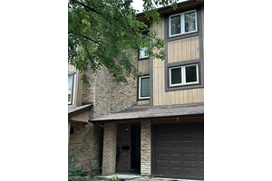 Great location in the Heart of Scarborough !
