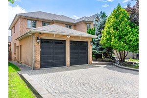 Absolutely LUXURIOUS Pride of Ownership Top To Bottom Fully Upgraded Spent GORGEOUS METICULOUSLY MAINTAINED, Family Home in desirable Mill Pond neighbourhood This elegant family home features a timeless design with ...