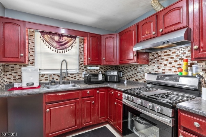 Kitchen (1st Floor)