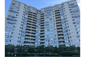 Bright and spacious 1 bedroom with A solarium.