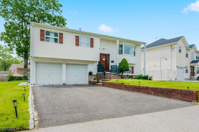 Garage/Driveway