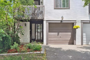 Spacious and bright end unit like a semi !