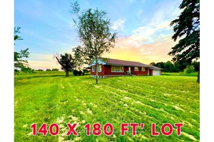 Prestigious KLEINBURG Rarely Offered Beautiful Bungalow Located On a Large Mature 140 X 180 Lot Fronting On Highway 27 With Exposure !