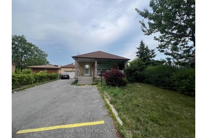 Spacious 5 Bedroom Bungalow with 3 Separate Living Areas.