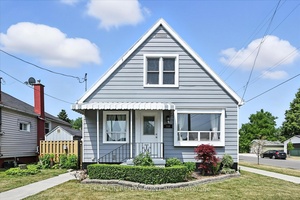 Charming Corner Lot Gem on Hamilton Mountain.