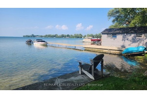 Don't miss out this beautiful four seasons direct waterfront house on a quiet cul de sac, breathtaking sunset view, Georgina Island is across to keep lake calm and private, enjoy ...