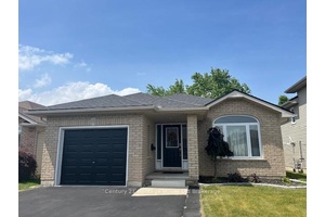 Charming Brick Bungalow !