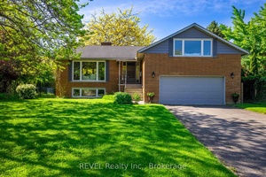 This versatile home in the heart of Niagara on the Lake offers a fantastic layout.