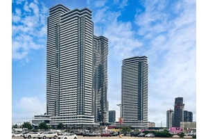 Brand new Luxury 1 Bedroom Den, 2 Full Bathroom at Festival Condos !