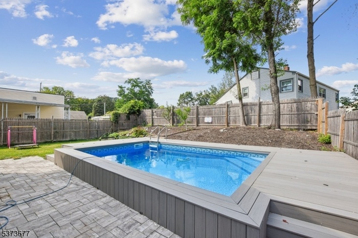 Stunning Pool & Backyard