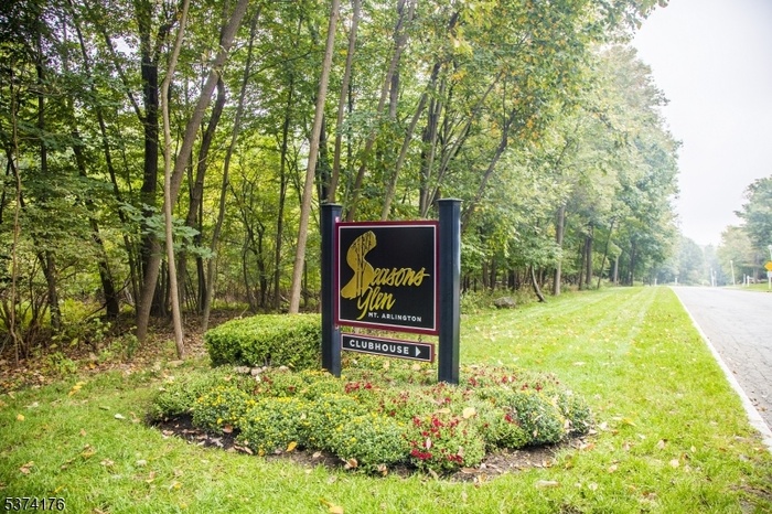 Seasons Glen Entrance