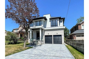 Beautiful Custom Build Home !