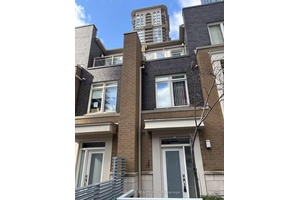 Daniels Built, 3 Bedroom Plus Den, 3 Story Townhouse In The Heart Of Mississauga.