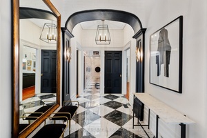 This home masterfully blends the classic charm of its origins with contemporary luxuries in one of the most prestigious neighbourhoods of Toronto.