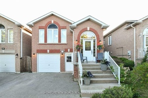 Experience modern comfort and style in this Beautifully Newly Renovated 2 Bedrooms, 1 Kitchen, 1 Bath Basement Apartment perfectly suited for singles, couples, or small families.