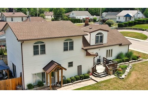 Attention large families and multi generational households, this is the home you've been waiting for !