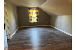 2 Bedroom, 1 Full bathroom apartment for rent in Moffatt !