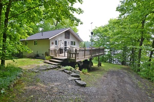 DESIRABLE WHITESTONE LAKE !