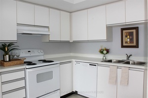 Welcome to this Bright amp ; Spacious 2 Bedroom Solarium Condo !