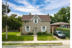 Attention Investors ! Discover this freshly renovated duplex with a fully fenced backyard, ideal for maximizing rental income.