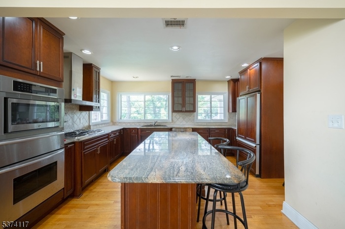 Eat-in-Kitchen