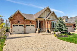 Discover UNPARALLELED SERENITY and privacy in this EXCEPTIONAL BUNGALOW, perfectly situated within a close knit, PRIVATE quiet community.