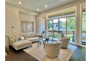 One Of A Kind Urban Oasis In The Heart of The City.