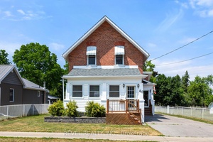 Charming Century Home in the Heart of Lindsays North WardWelcome to this beautifully maintained 2 bathroom century home, nestled on a spacious 54 x 198 ft fenced lot.