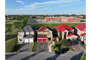 Gorgeous Detached House With Immediate Occupancy Central Location, Sun Filled With A Great View From The Minute You Walk In From The Front Of The House, And Walkout To The ...