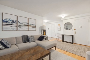 Experience the unique convenience of working from home, whether indoors or outdoors, that this unit exclusively provides !