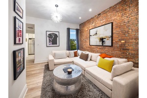 South Facing, Loft Like 1 Bedroom with Soaring Ceilings, Renovated Kitchen amp ; Bath in Prime Murray Hill Welcome to Apartment 1A at 133 East 30th Street a rare opportunity ...