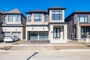 Luxurious 4 Bedroom Freehold Home in Picturesque Rural Pickering Discover a stunning sanctuary nestled in the highly sought after community of Rural Pickering.