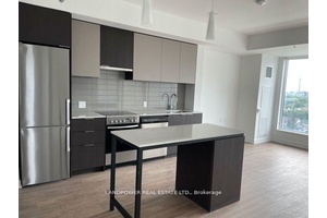 Location ! Steps To U Of T Campus, 3 Bedroom, 2 Bathroom, Bright amp ; Spacious, Functional Layout, 9' Ceiling, Modern Kitchen With S S Appliances, Island Table With B ...