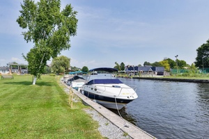 IDEAL LAKESIDE FAMILY HOME Welcome to Harbour Village on Lake Simcoe !
