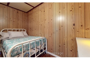 Welcome to your lakeside escape With Short Term Rental Licence !