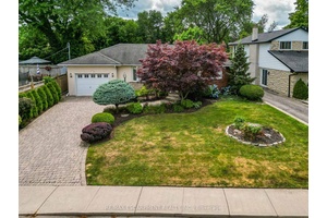 STYLISH BUNGALOW w PRIVATE BACKYARD OASIS.