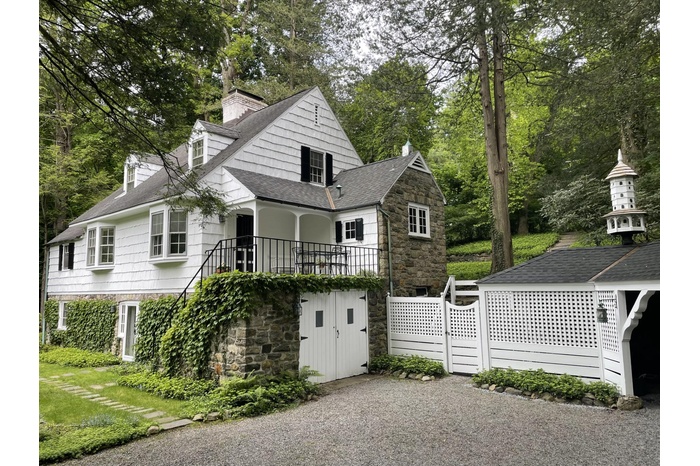 Estate Setting.