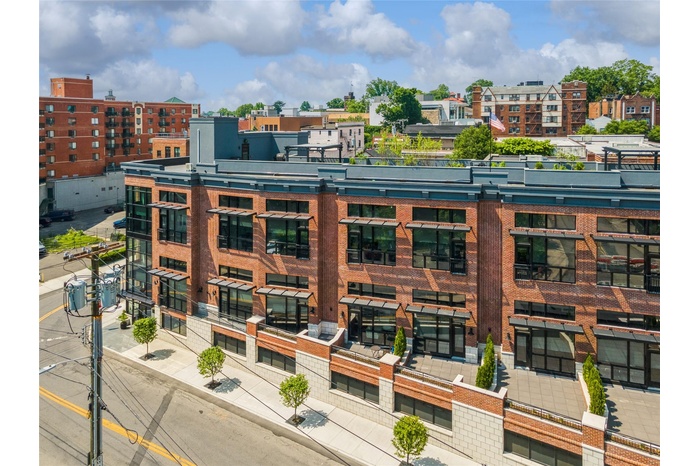 View of apartment building / complex