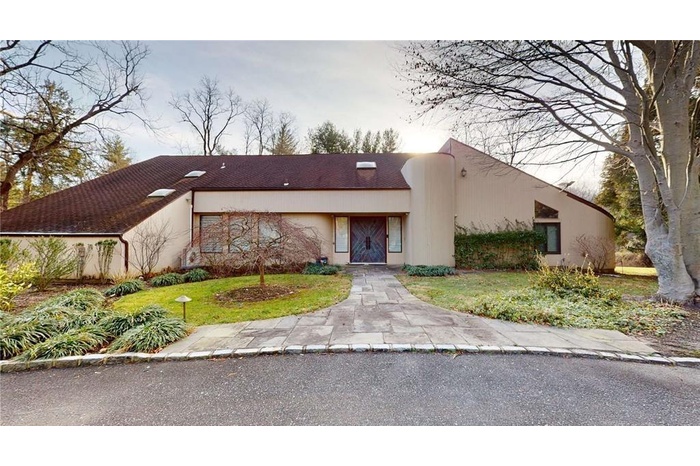 View of front of property with a front lawn and stucco siding