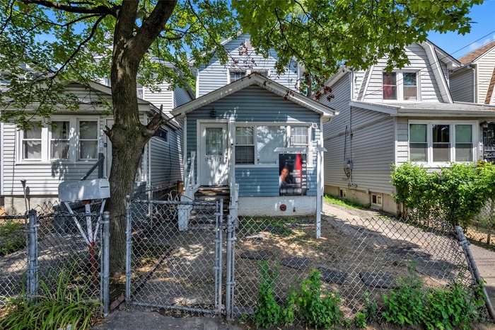 View of front facade with a gate and a fenced front yard