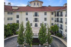 Luxurious 2BR 2. 5BA Condo with Office at Trump Park Shrub Oak PRICED TO SELL WON T LAST LONG !