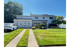 Huge Copiague Harbor Colonial Professionally Landscaped, 10 Rooms, Walk to Beach, X Zone no flood insurance required.