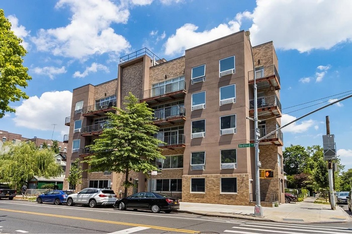 View of apartment building / complex