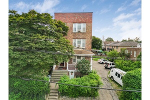 Welcome to 28 Palmer Road, Yonkers, a tremendous all Brick 6 Family Home nestled away in the Bryn Mawr vicinity of Yonkers.