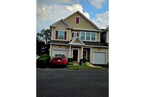 For Sale Stunning 2 Bedroom Condo !
