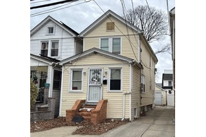 This Colonial Style Home Features 2 Bedrooms, 1 Full Bath, Formal Dining Room, Eat In Kitchen amp ; 1 Car Garage.