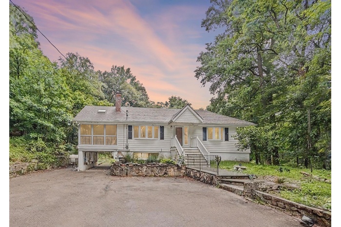 Beautiful Raised Ranch-style home