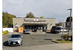 Tenant 7 Eleven. NN Lease Landlord is responsible for roof and structure.