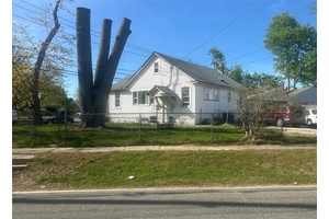 This Cape Style Home Features 2 Bedrooms, Full Bath, Formal Dining Room amp ; 1 Car Garage.